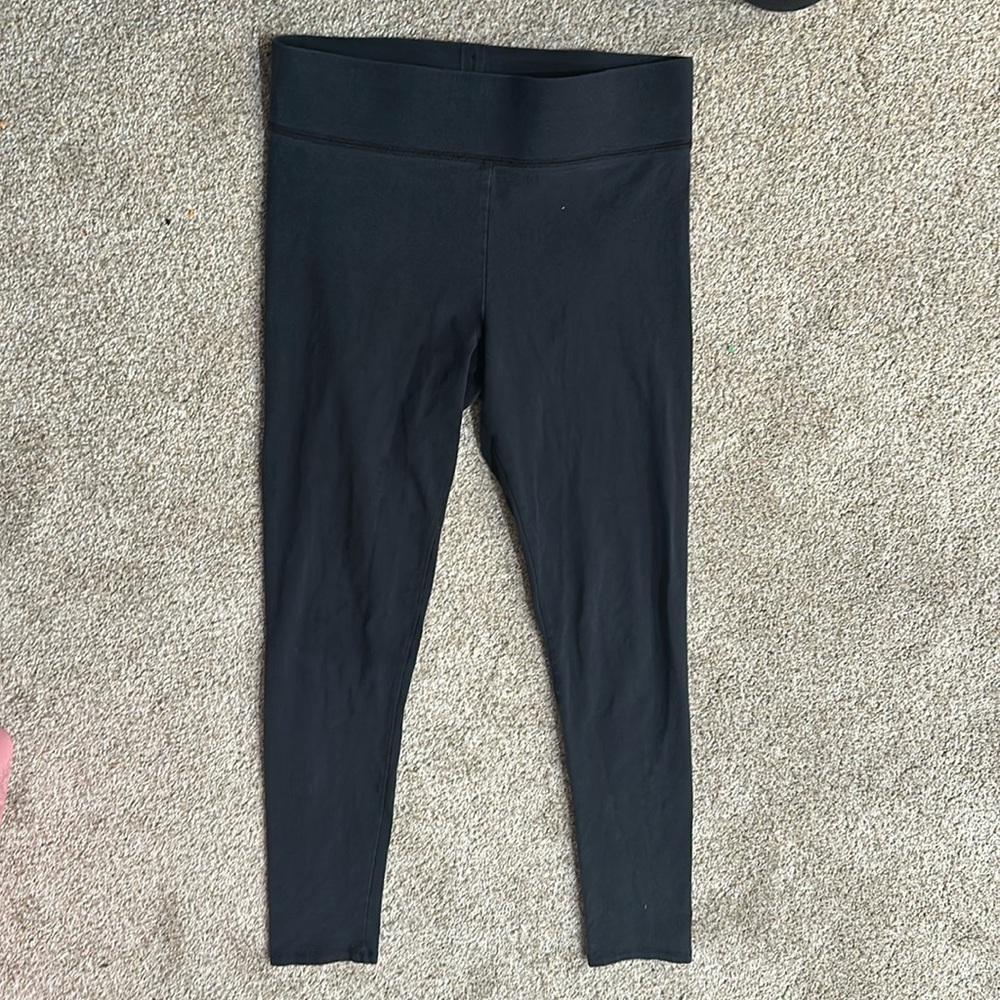 Leggings Black but look kind of navy blue